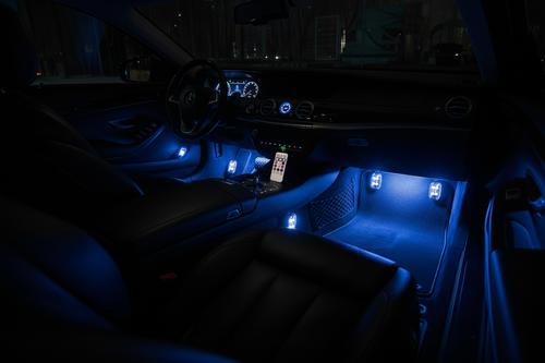Montaje luces RGB en interior coche
